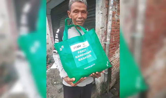 XM 攜手 BAZNAS 援助雅加達(dá)貧困家庭(圖2) CSR-Indo-3.webp